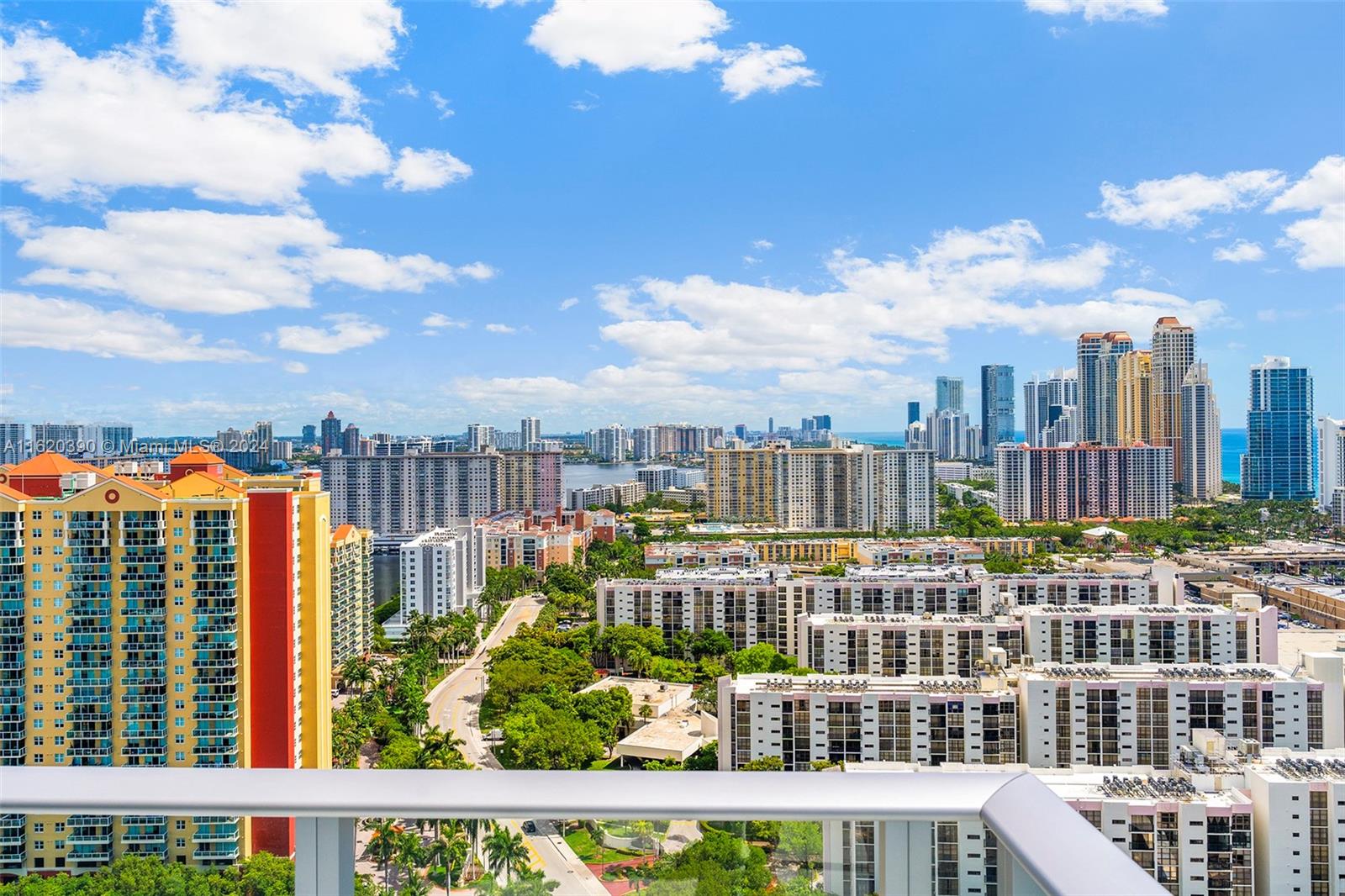 PARQUE TOWERS CONDO - Residential