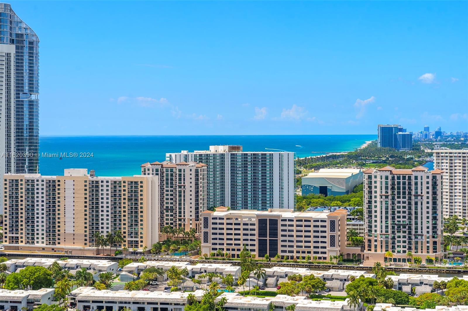 PARQUE TOWERS CONDO - Residential