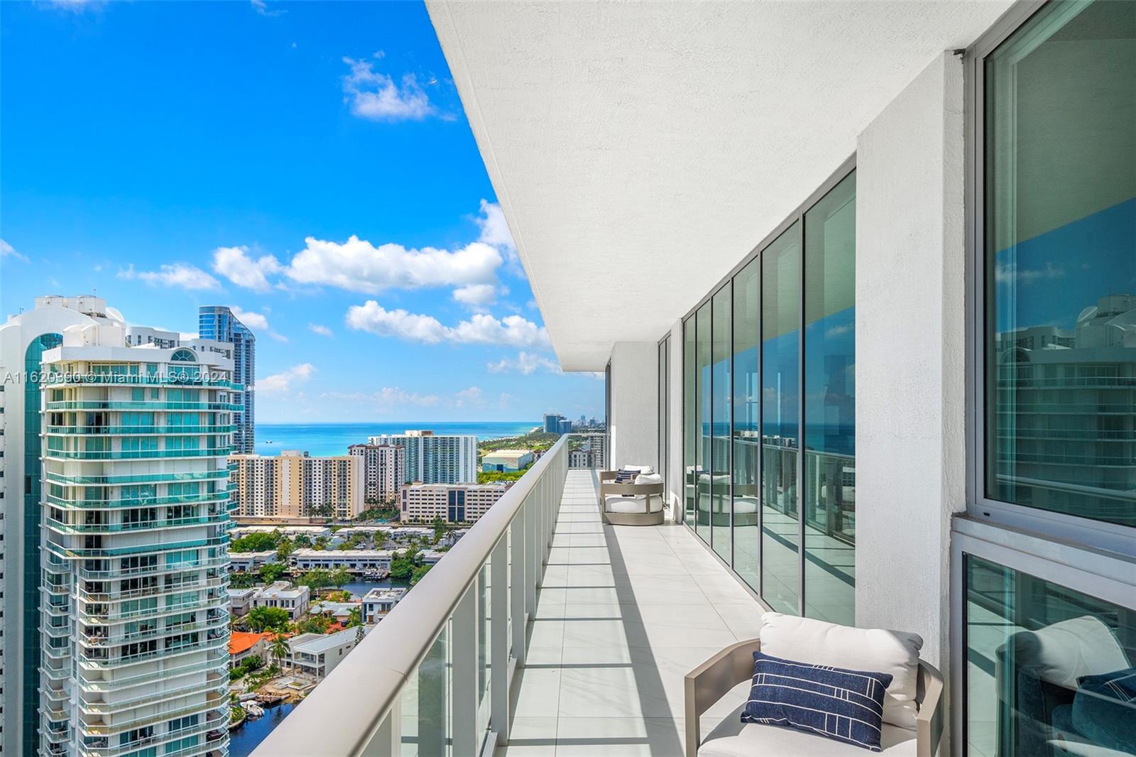 PARQUE TOWERS CONDO - Residential