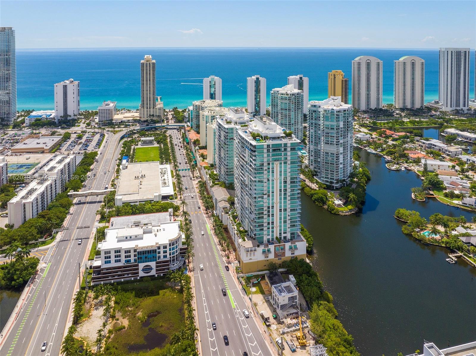 PARQUE TOWERS CONDO - Residential
