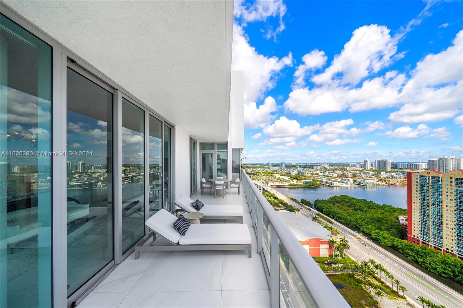 PARQUE TOWERS CONDO - Residential