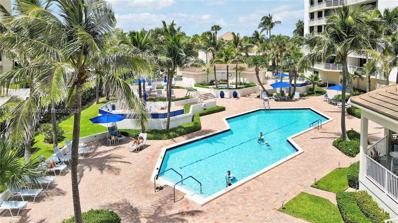 TIARA CONDO - Residential