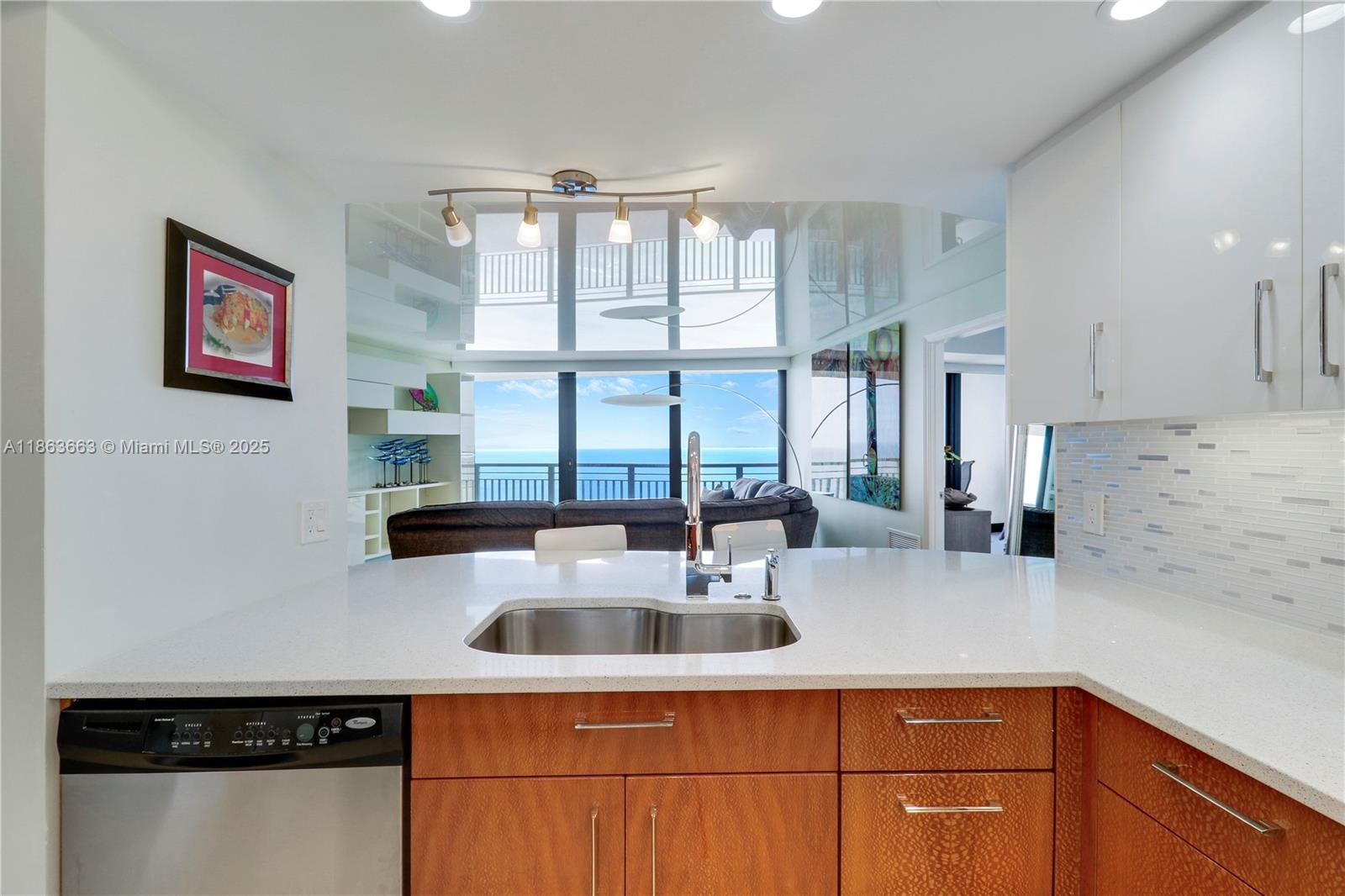 TIARA CONDO - Residential