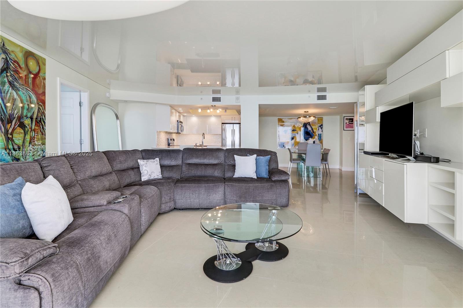 TIARA CONDO - Residential