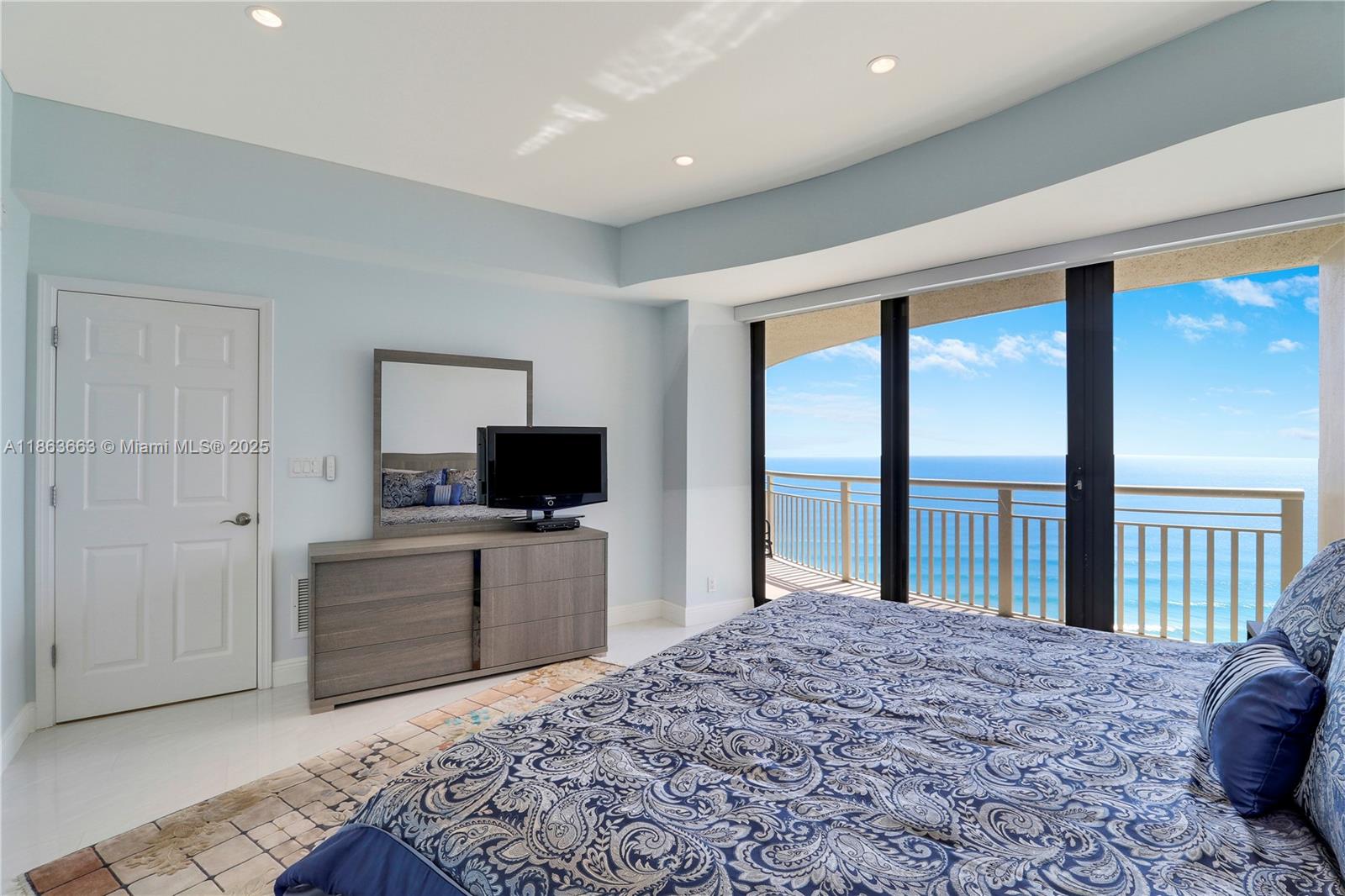 TIARA CONDO - Residential