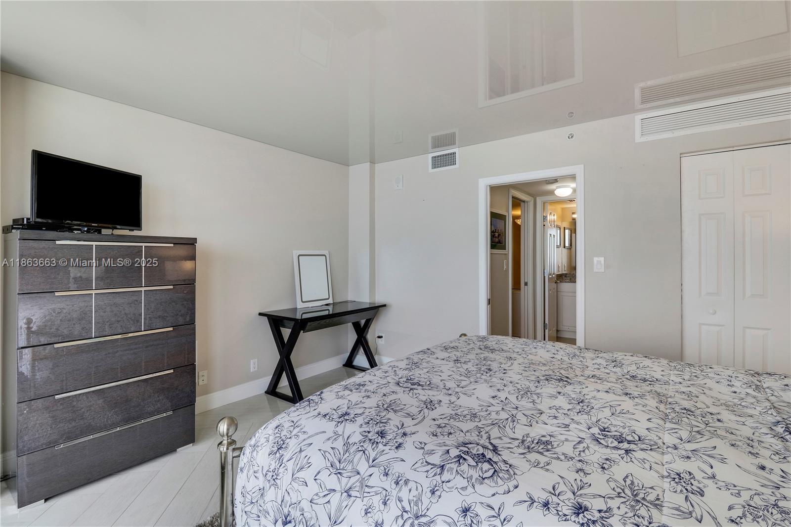 TIARA CONDO - Residential