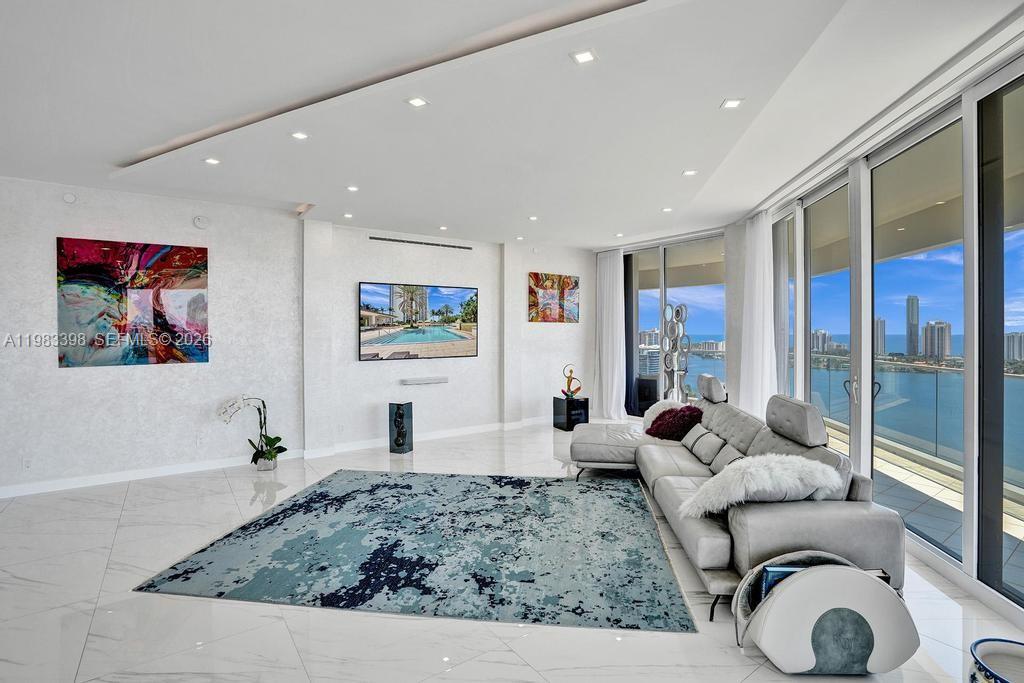 2800 Island Blvd 3005