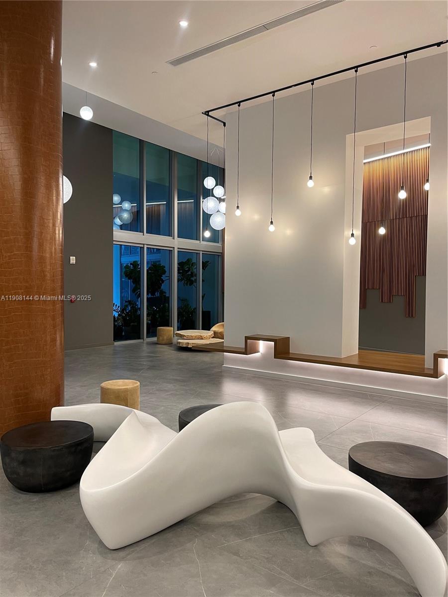 WIND CONDO - Residential Lease