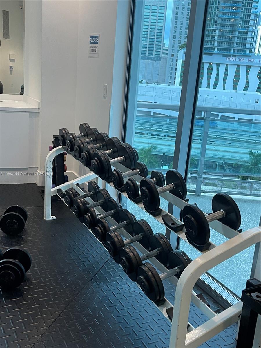 WIND CONDO - Residential Lease