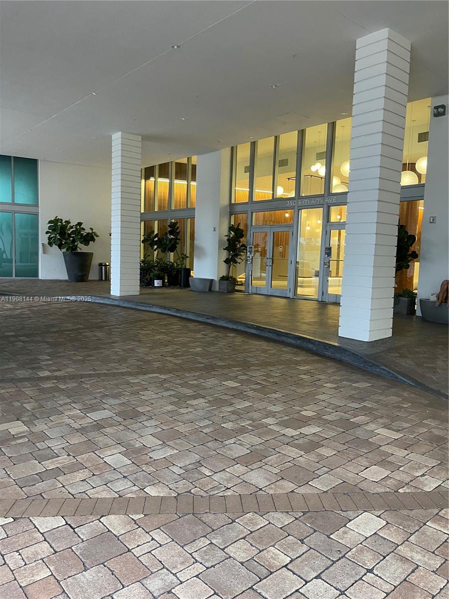 WIND CONDO - Residential Lease