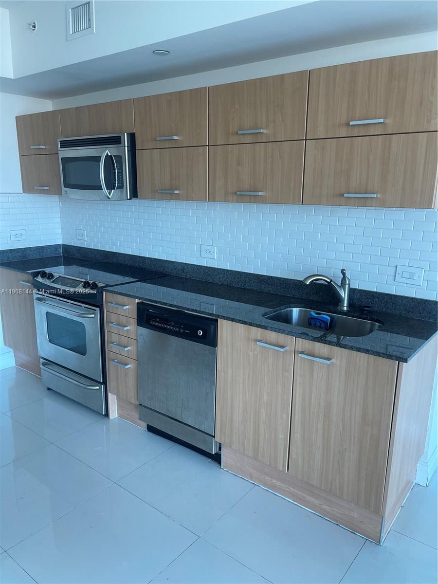 WIND CONDO - Residential Lease