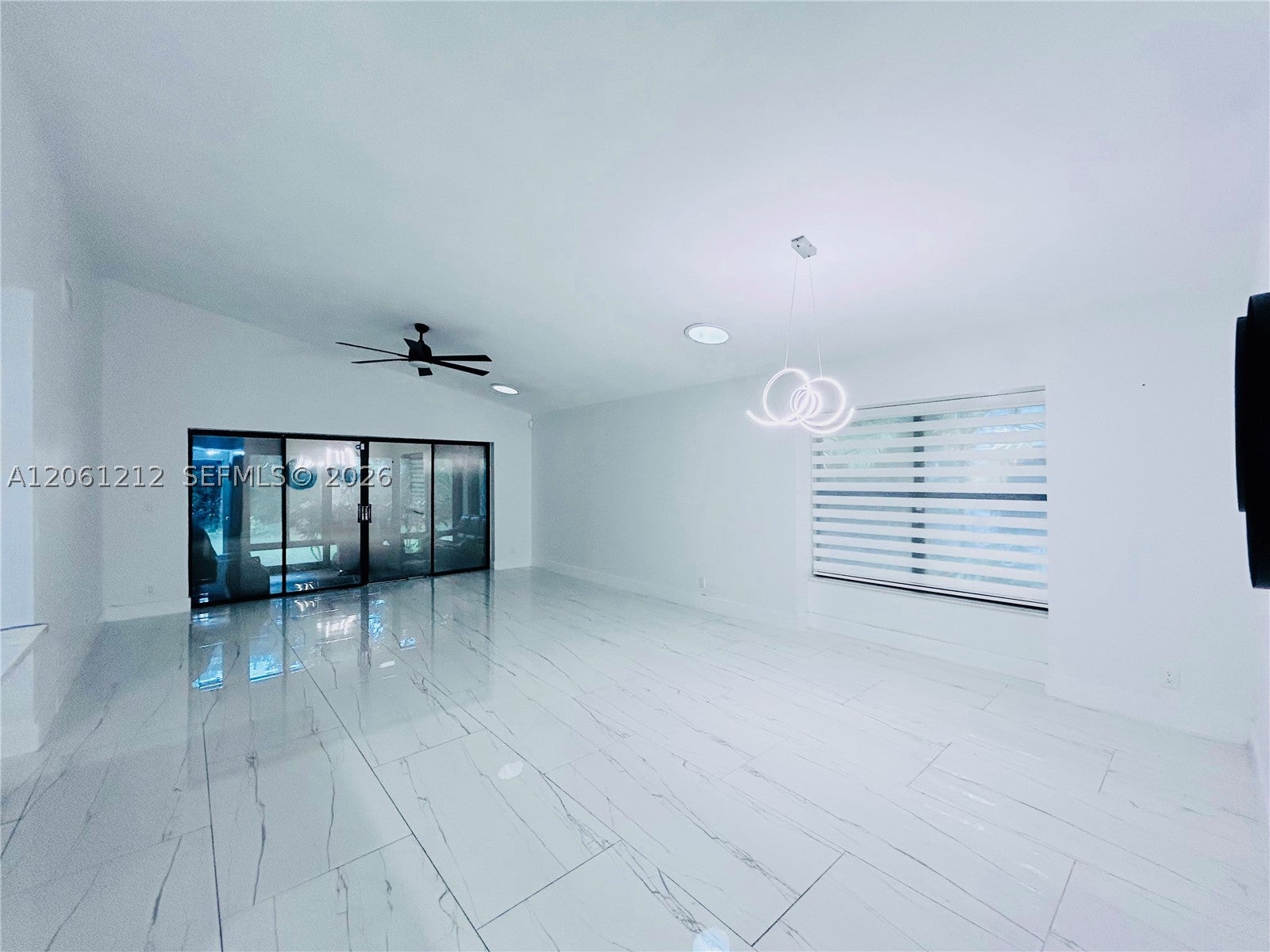 2560 Calamondin Cir, Coconut Creek, FL, 33063/$480,000 4 2560 Calamondin Cir