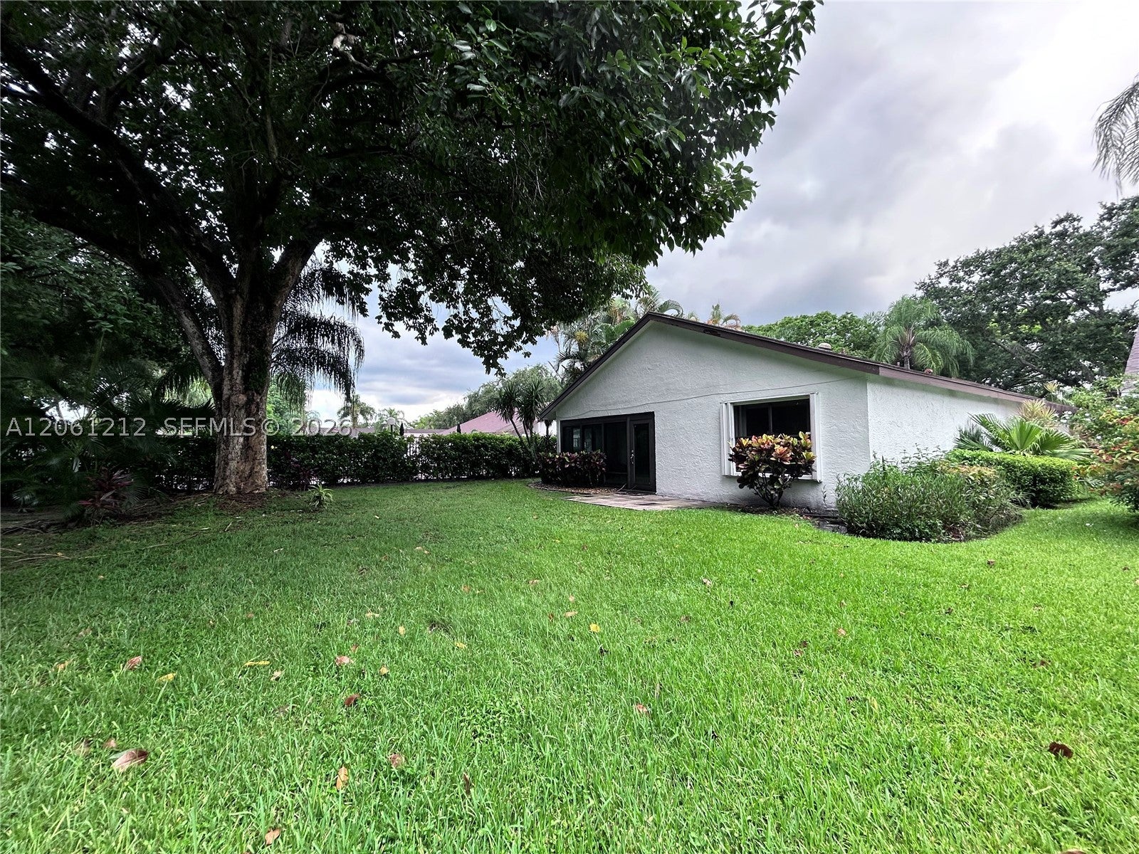 2560 Calamondin Cir, Coconut Creek, FL, 33063/$480,000 3 2560 Calamondin Cir