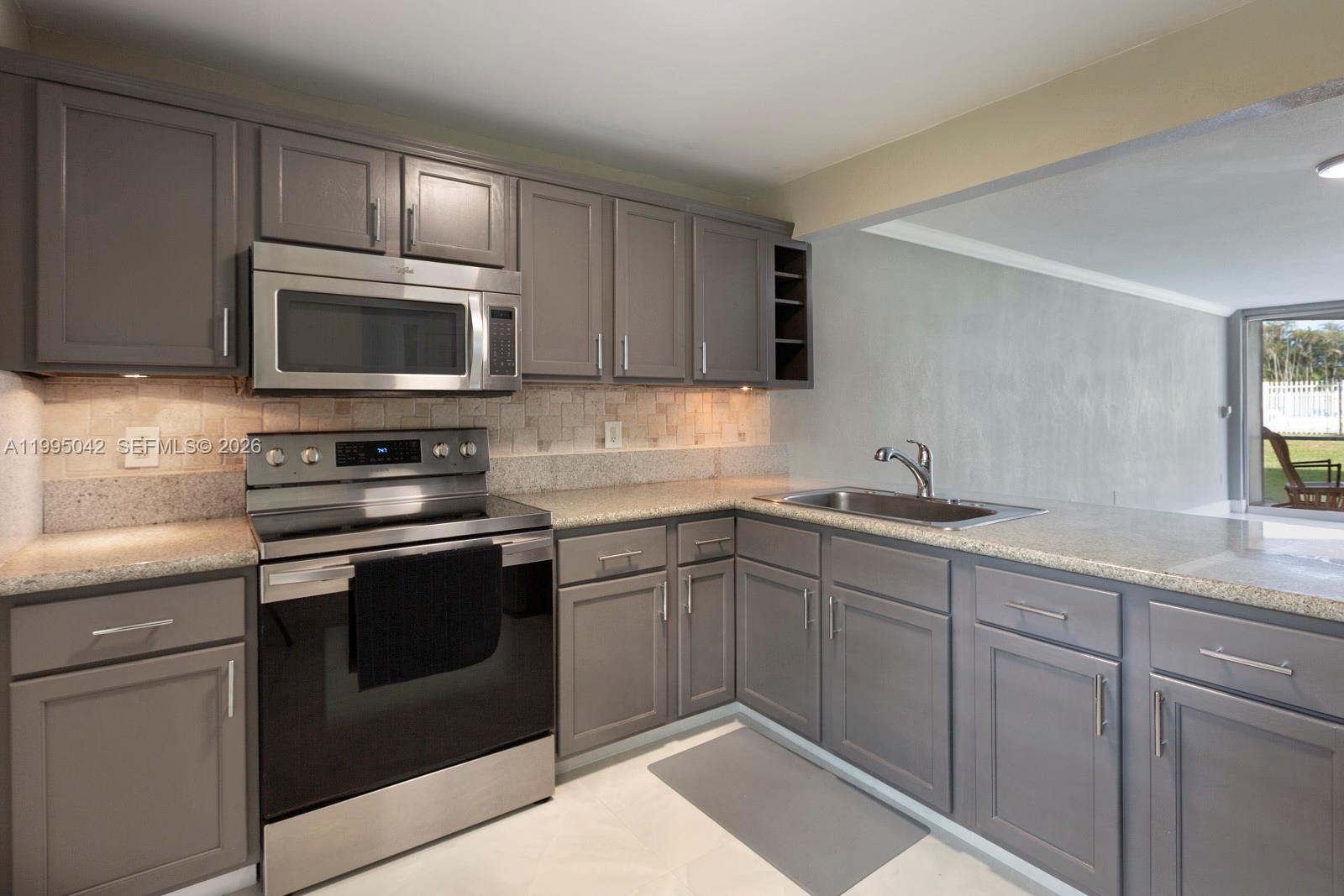 Roling Green Condo E - Residential