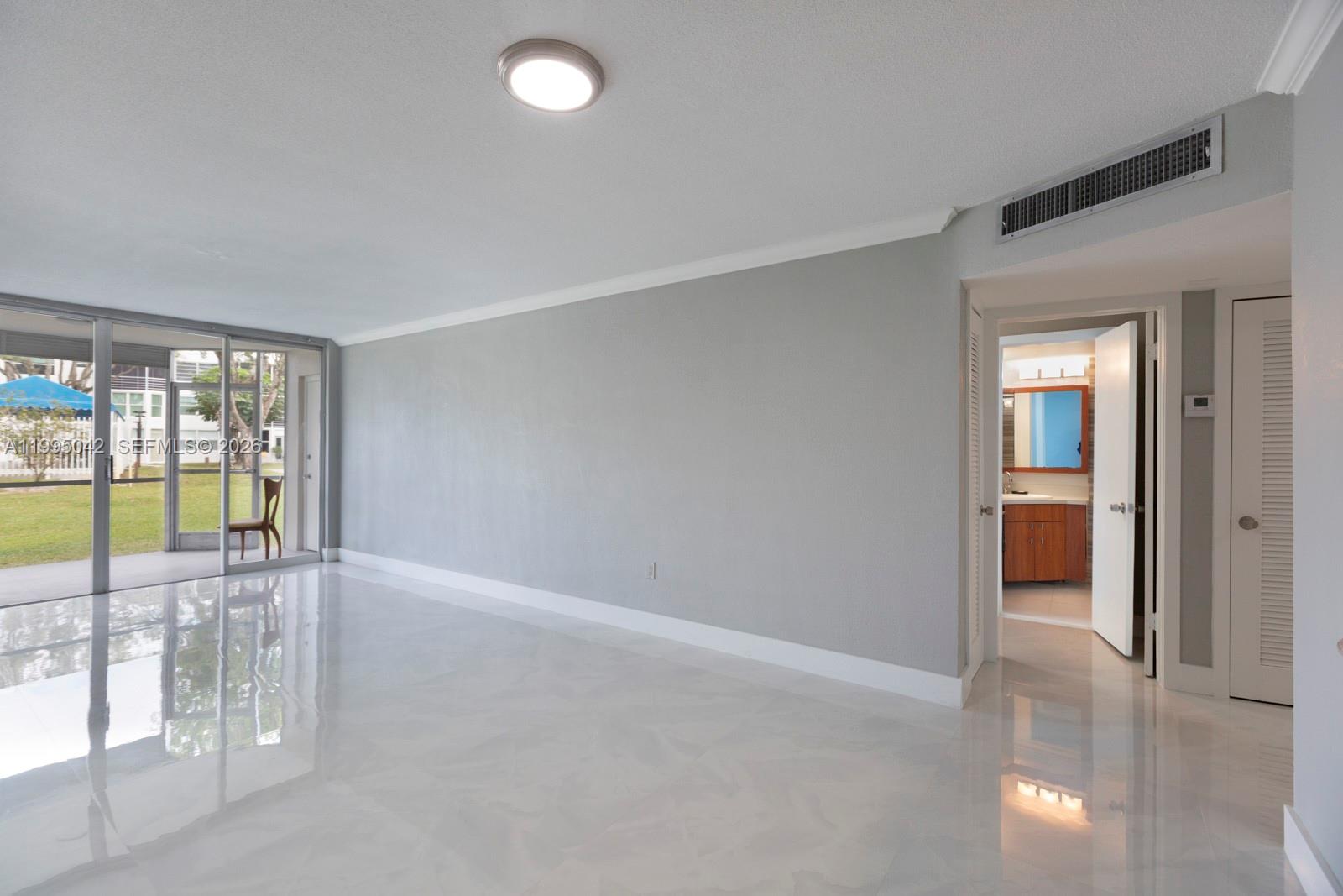 Roling Green Condo E - Residential