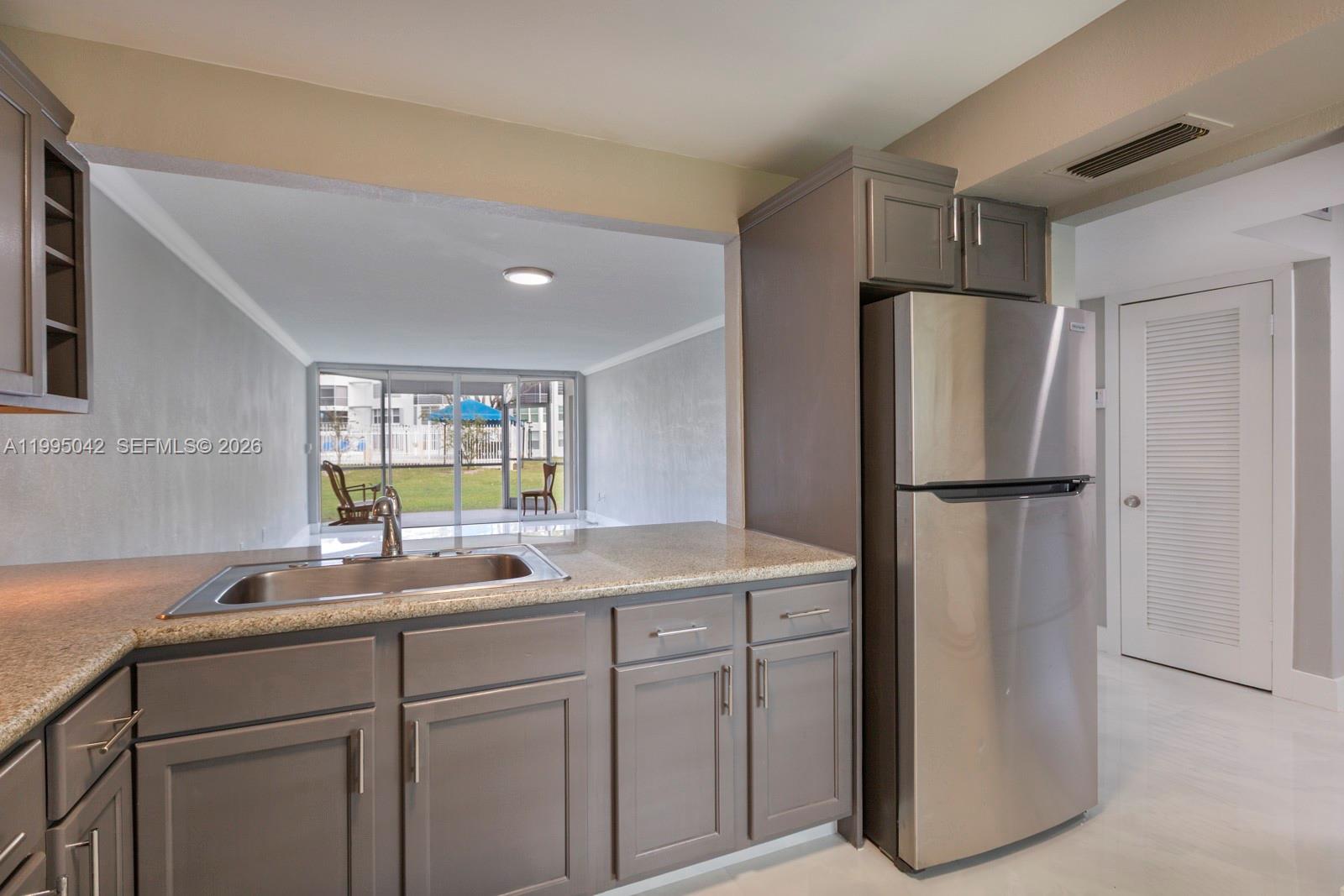 Roling Green Condo E - Residential