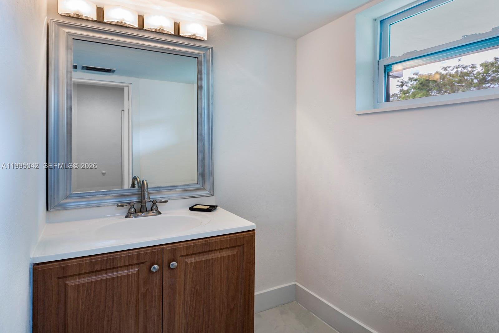 Roling Green Condo E - Residential