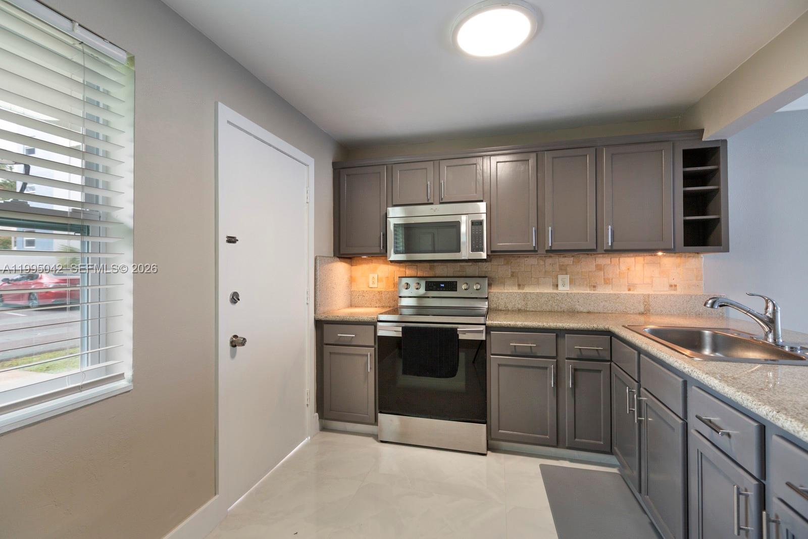 Roling Green Condo E - Residential