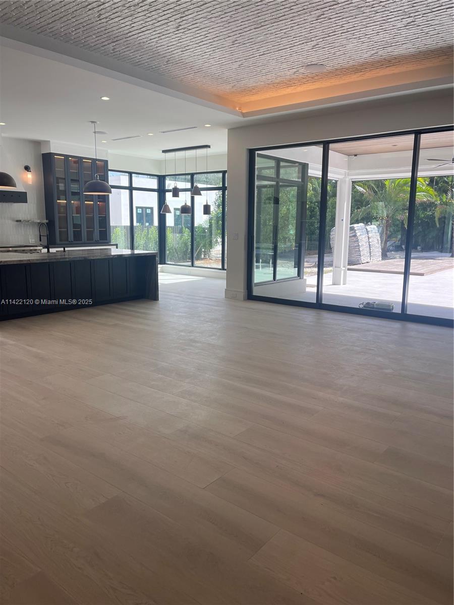 W T HARDEE-S SUB - Residential