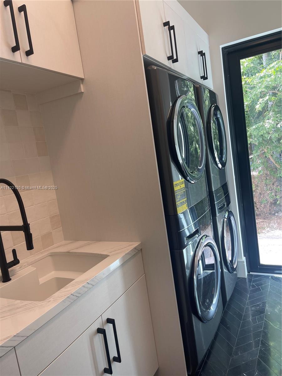 W T HARDEE-S SUB - Residential