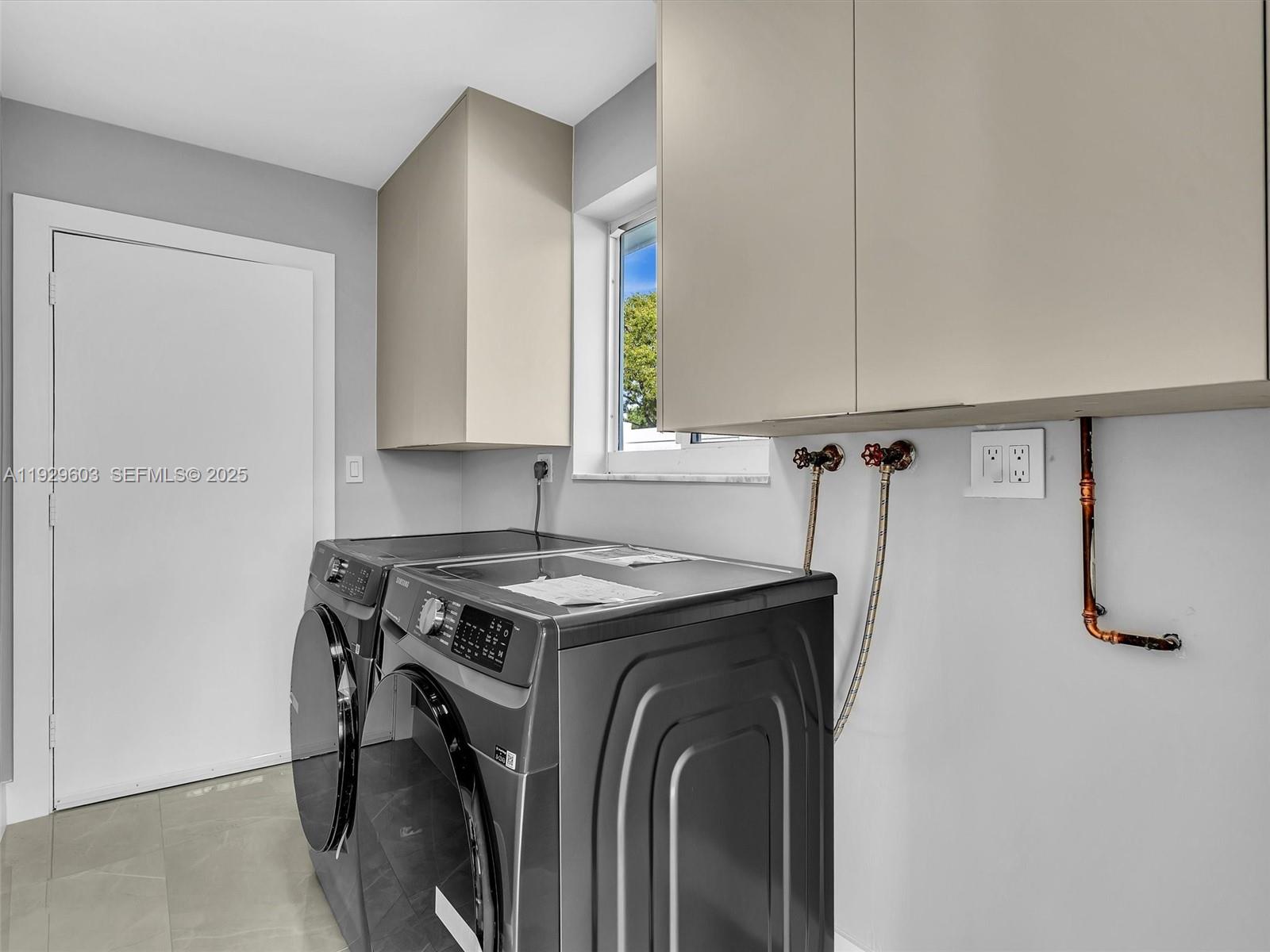 IMPERIAL POINT 2 SEC - Residential