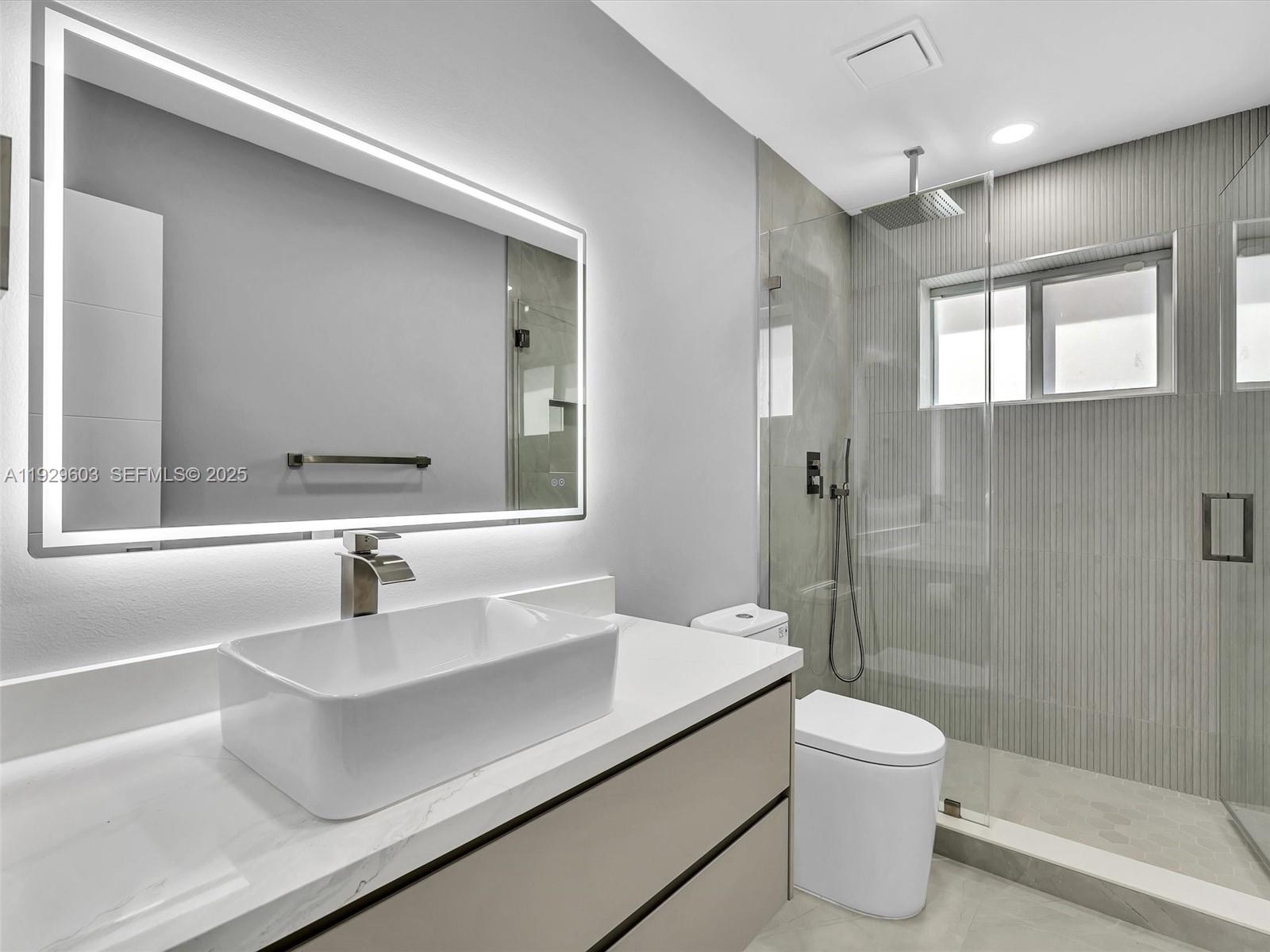 IMPERIAL POINT 2 SEC - Residential