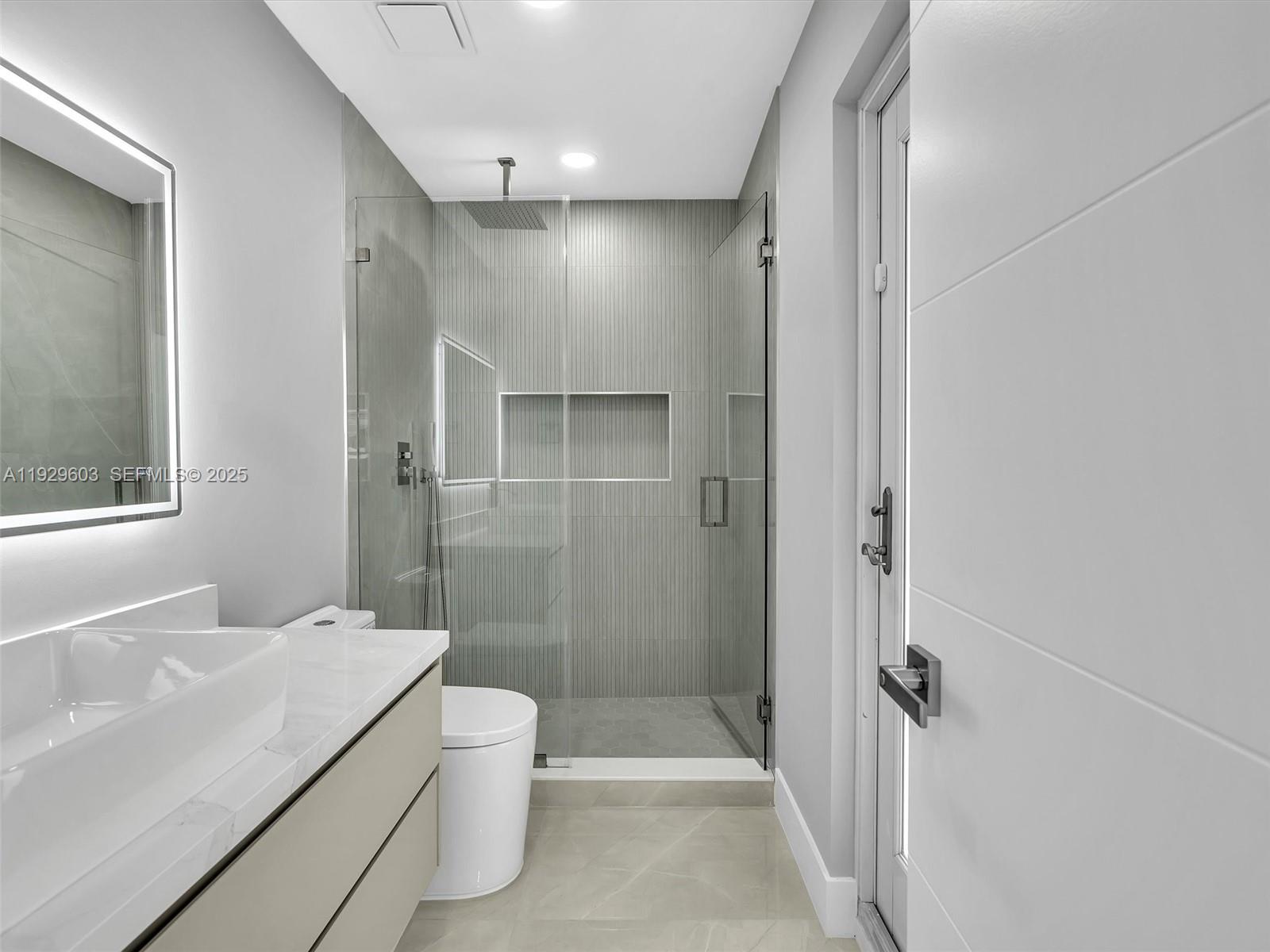 IMPERIAL POINT 2 SEC - Residential