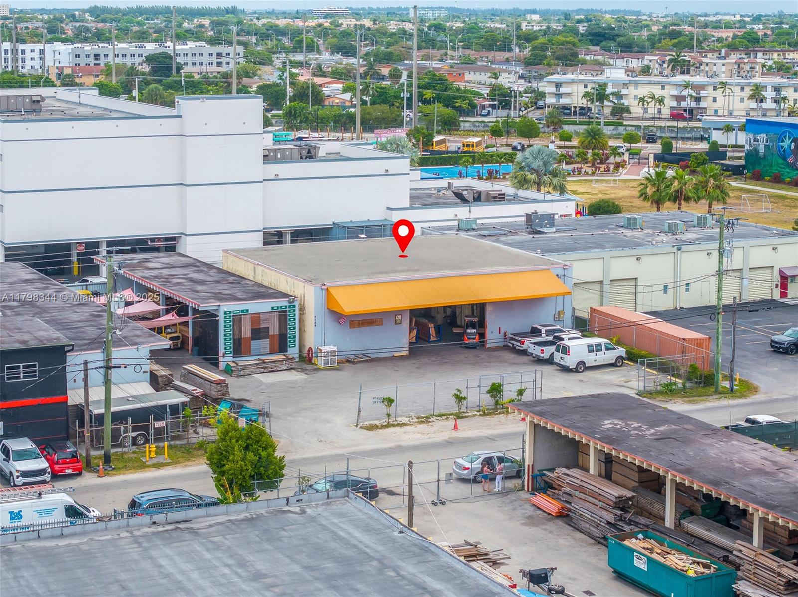 Main image without alt text