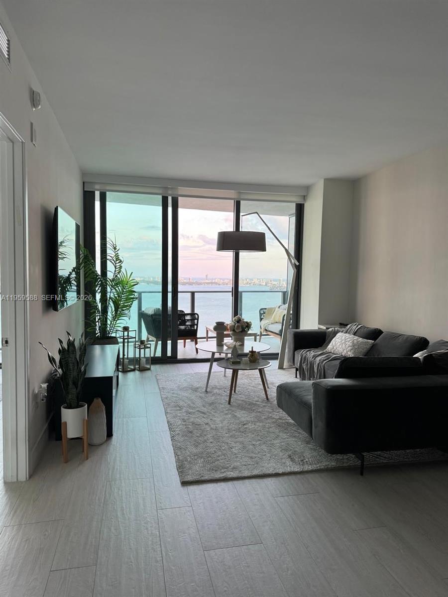 ICON BAY CONDO - Residential Lease