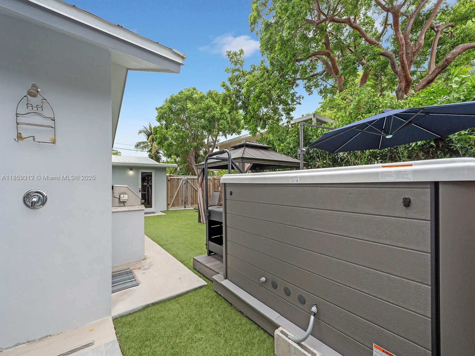 LARGO SOUND PARK - Residential Lease