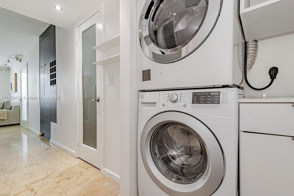 RONEY PALACE CONDO - Residential Lease