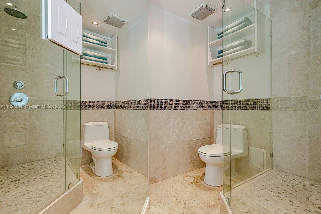 RONEY PALACE CONDO - Residential Lease