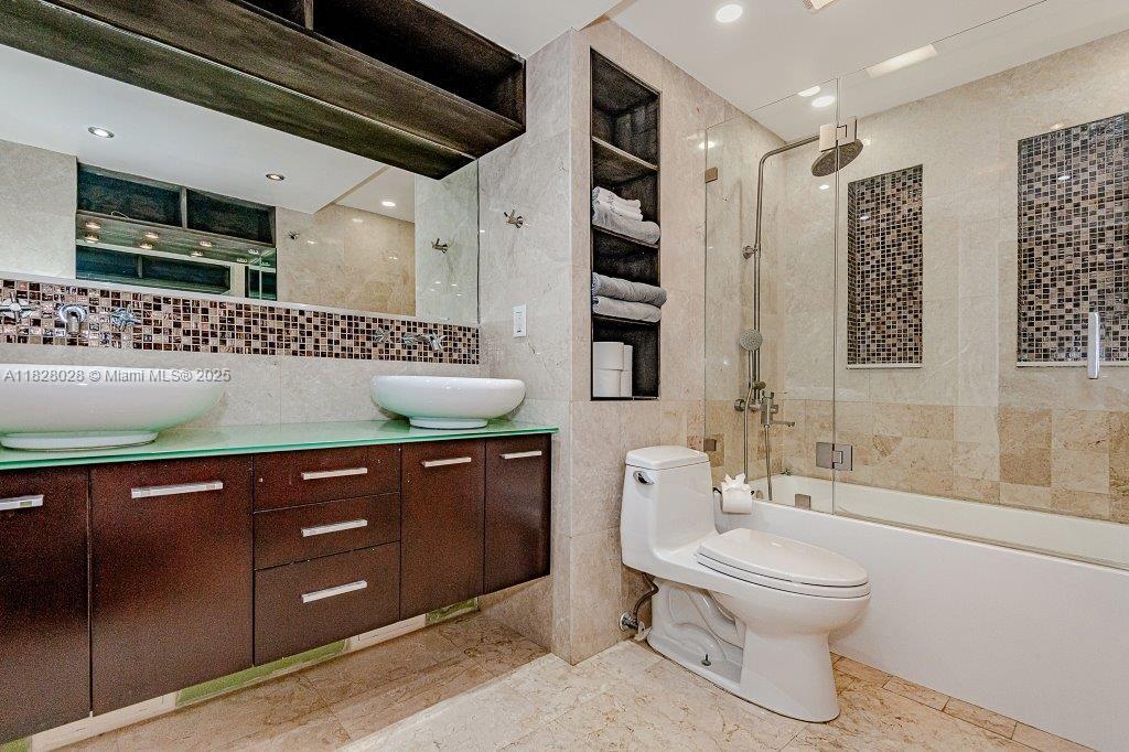 RONEY PALACE CONDO - Residential Lease