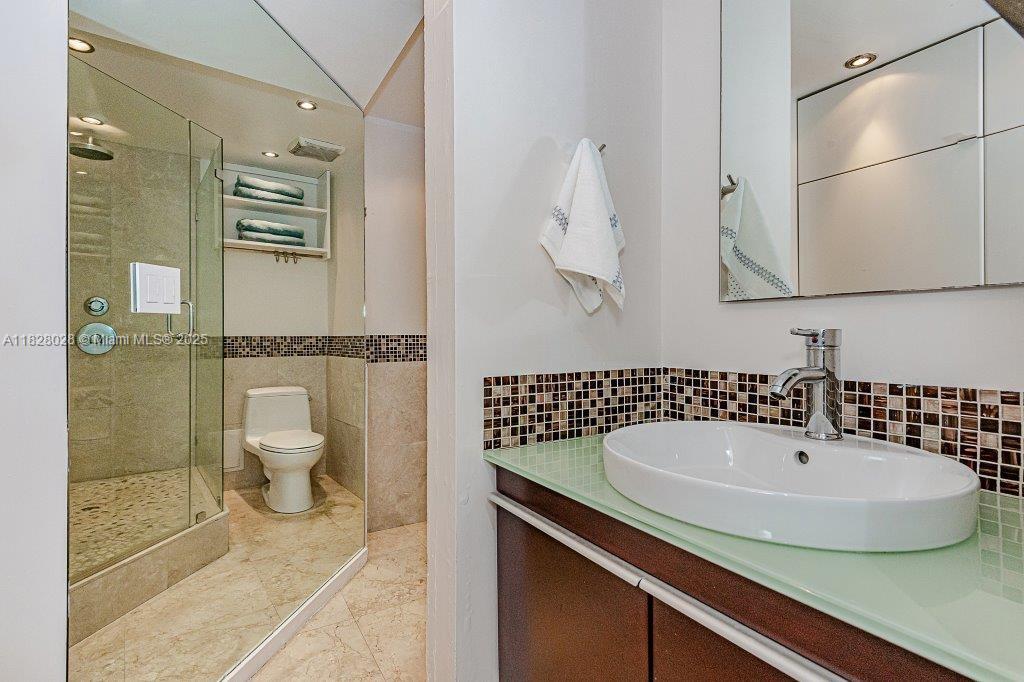 RONEY PALACE CONDO - Residential Lease