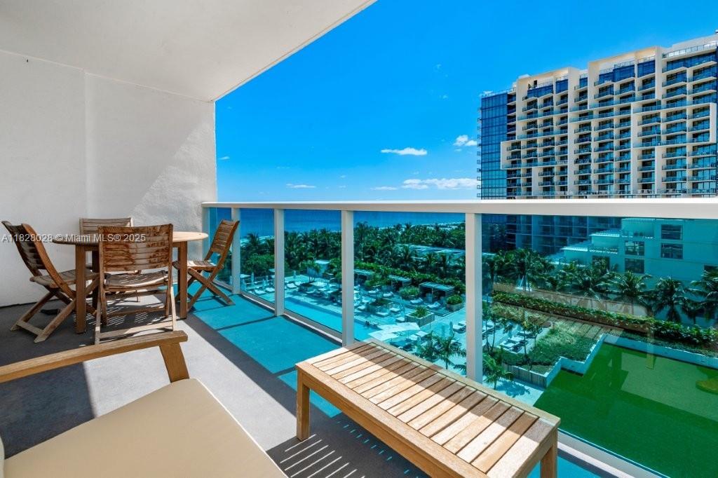 2301 Collins Ave 705