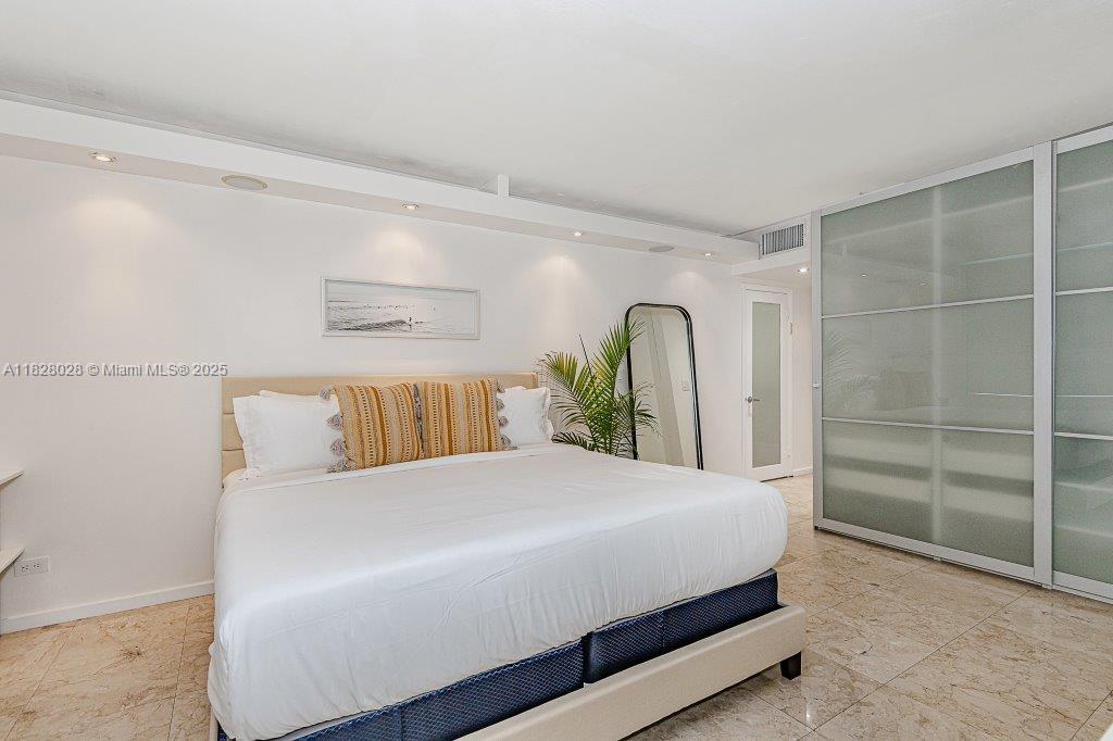 RONEY PALACE CONDO - Residential Lease