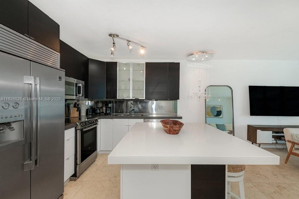 RONEY PALACE CONDO - Residential Lease