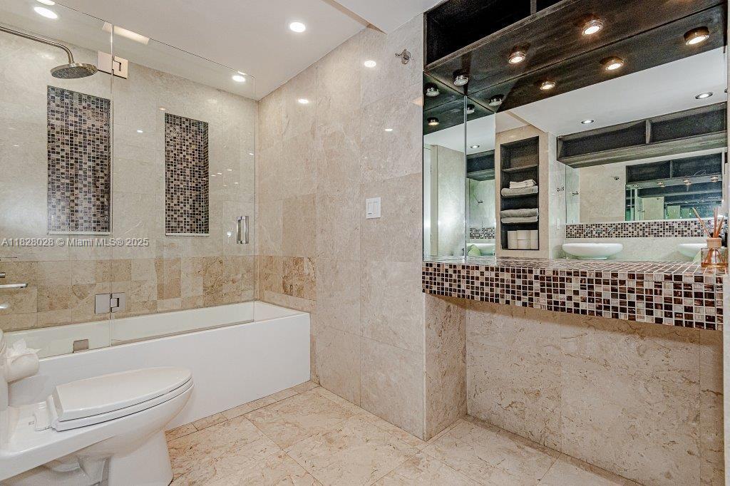 RONEY PALACE CONDO - Residential Lease