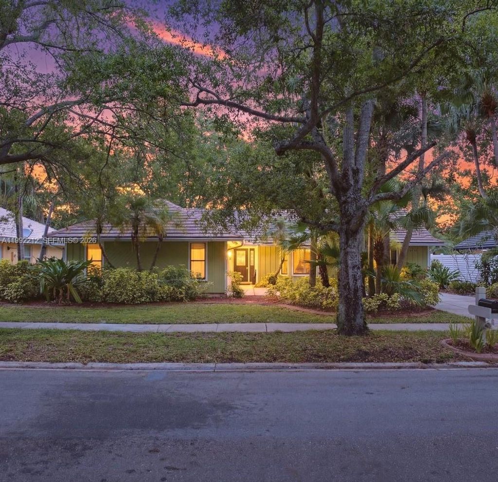 Photo of 18546 Lake Bend Dr, Jupiter, FL 33458 (MLS # A11992212)