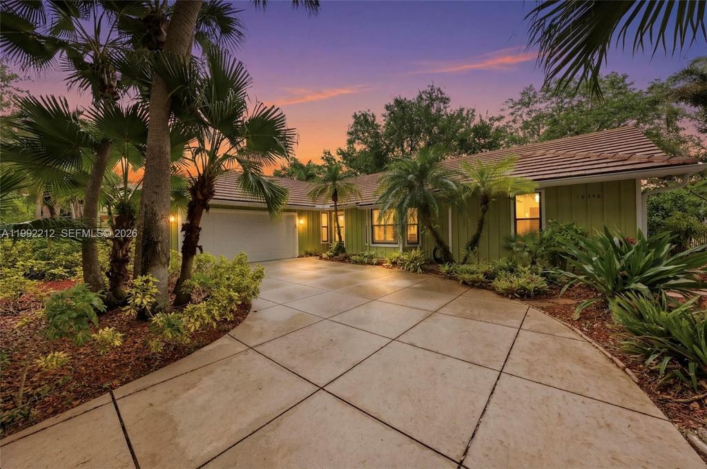 Photo of 18546 Lake Bend Dr, Jupiter, FL 33458 (MLS # A11992212)