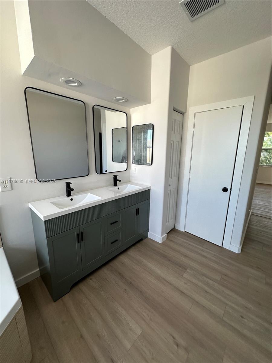 MAPLE RIDGE - Residential