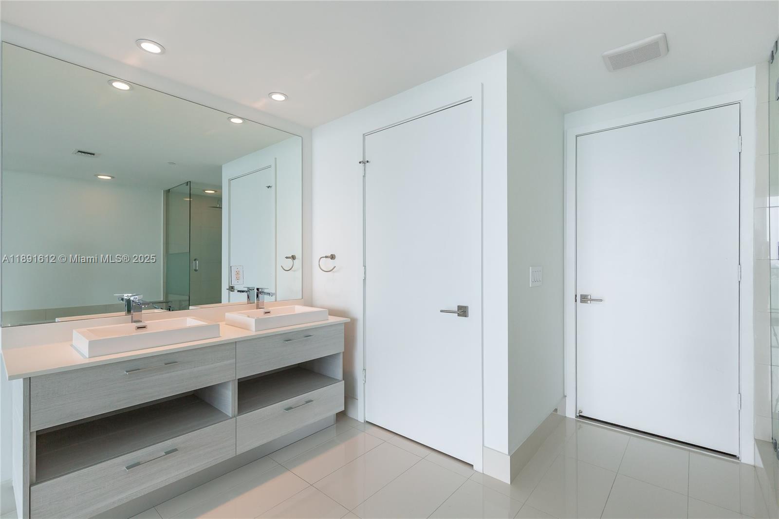 PARAISO BAY CONDO - Residential Lease