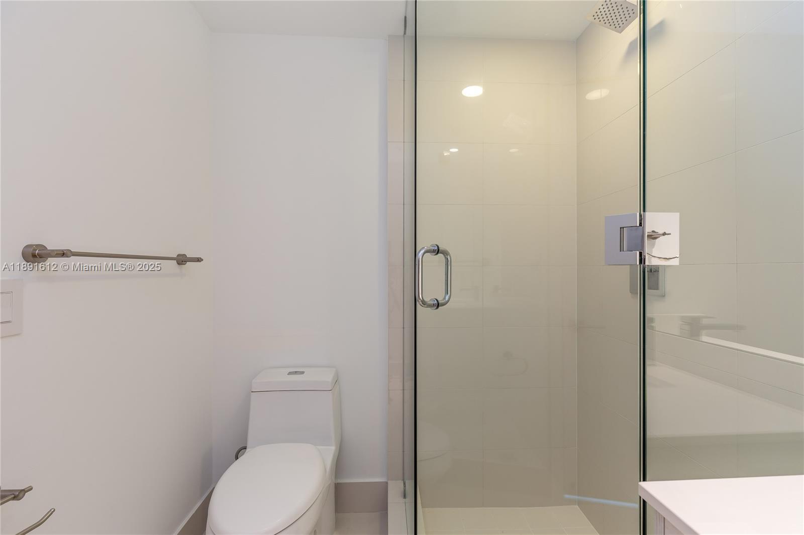 PARAISO BAY CONDO - Residential Lease