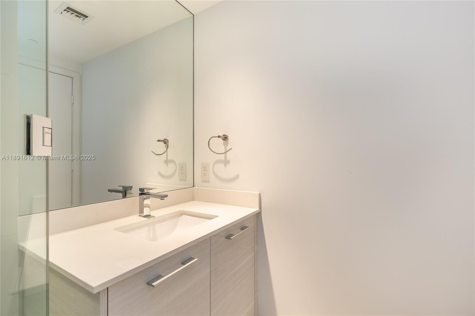 PARAISO BAY CONDO - Residential Lease