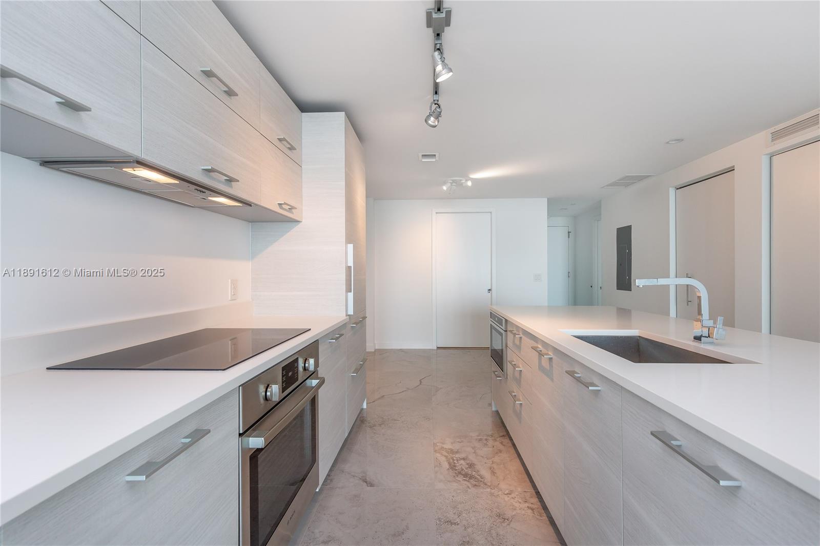 PARAISO BAY CONDO - Residential Lease