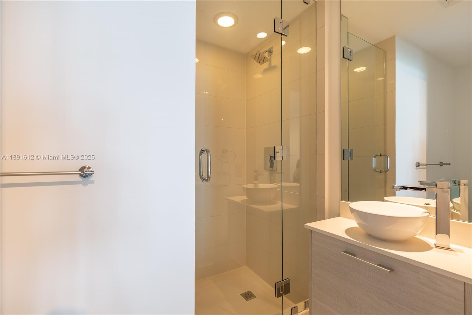 PARAISO BAY CONDO - Residential Lease