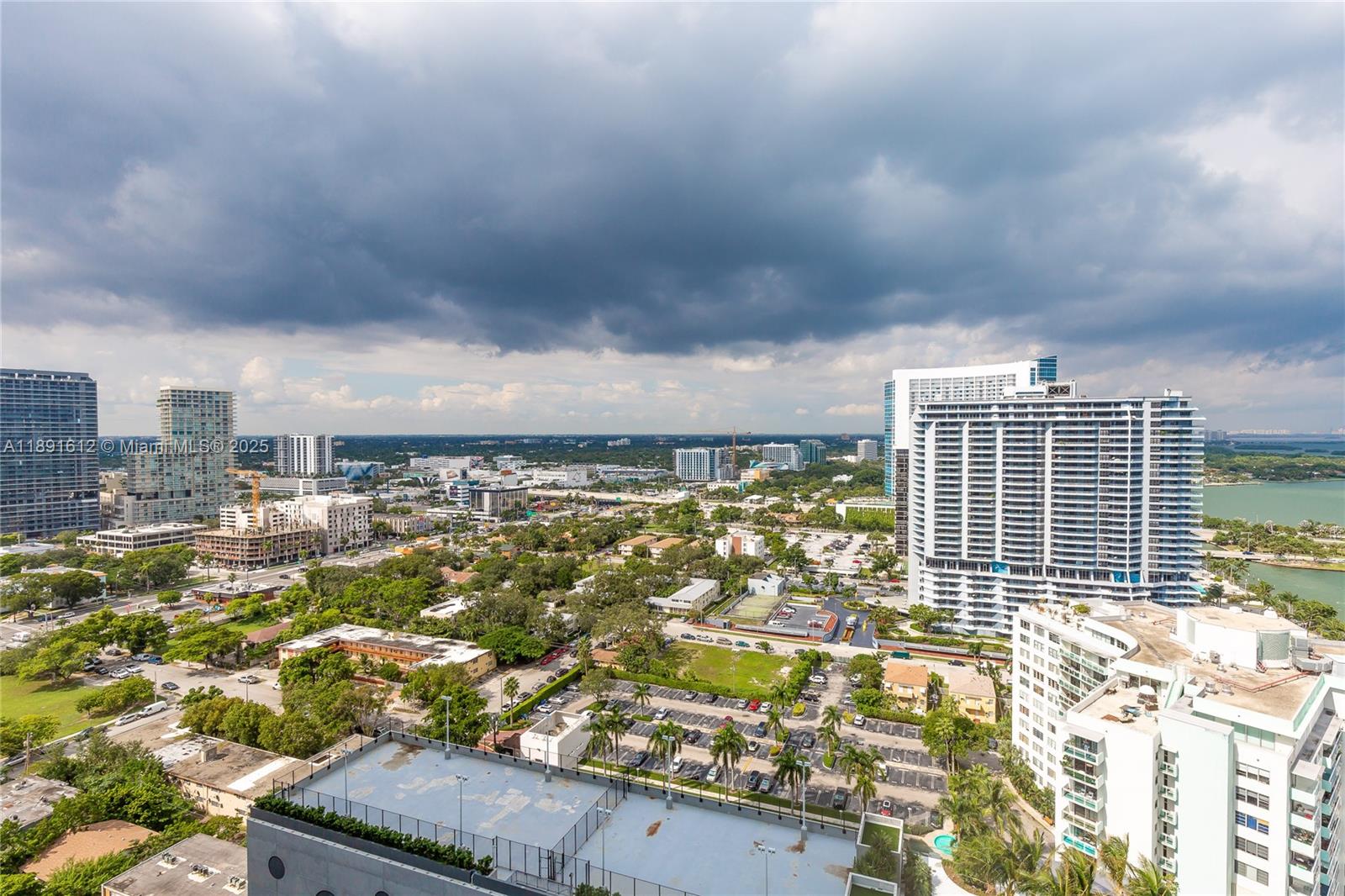 PARAISO BAY CONDO - Residential Lease