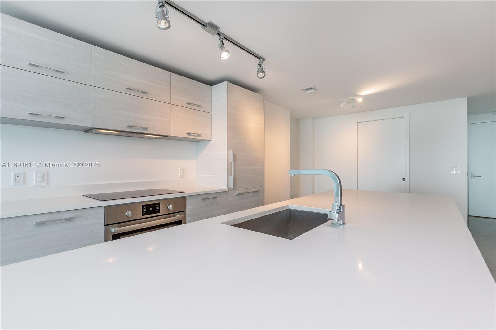 PARAISO BAY CONDO - Residential Lease