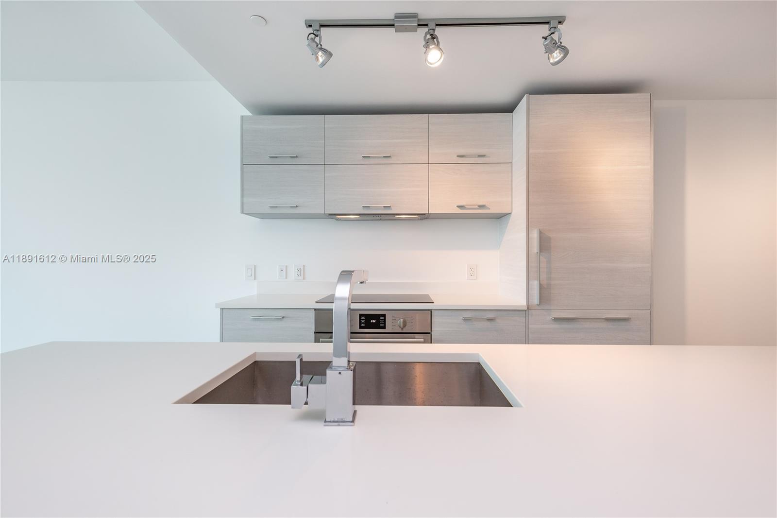 PARAISO BAY CONDO - Residential Lease