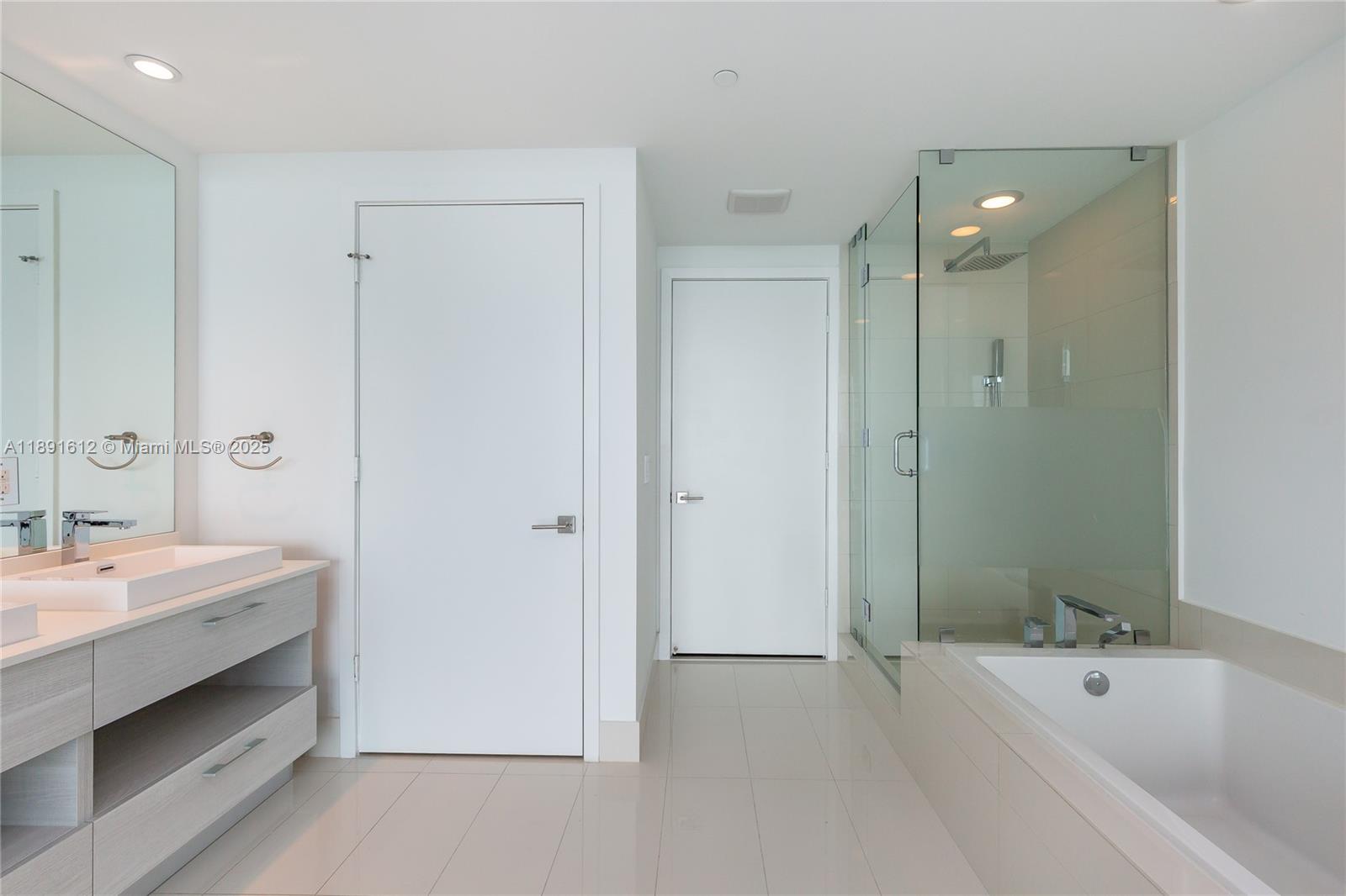 PARAISO BAY CONDO - Residential Lease